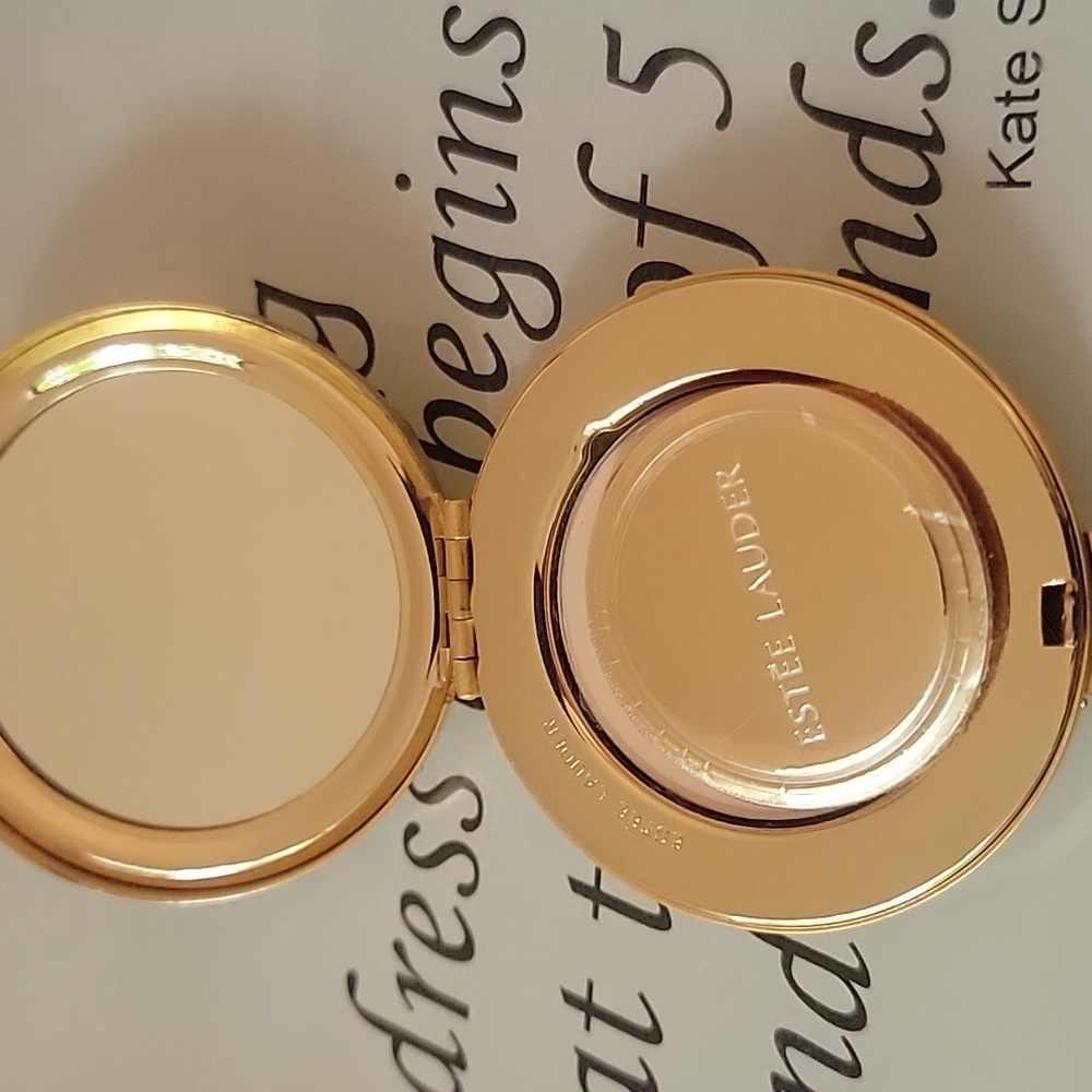 ESTEE LAUDER Gold Tiger Compact - Picture 3 of 4